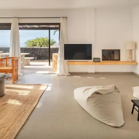 Canaryislandshost I Abora Nazaret